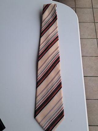 Corbata beige con rayas marrones