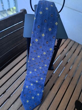 Corbata de seda azul con estampado