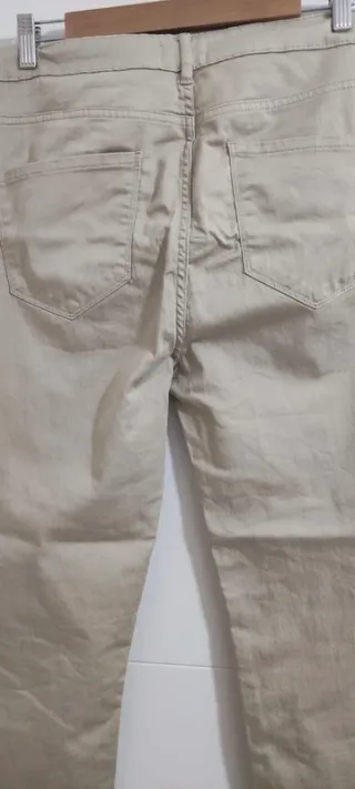 Pantalón pitillo beige Cortefiel talla 46