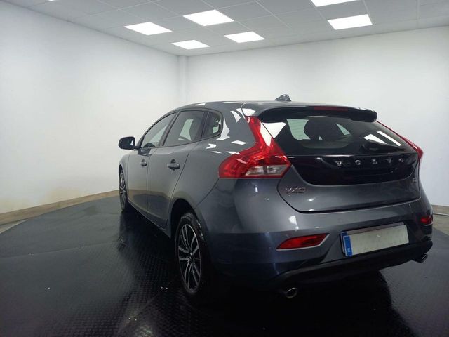 Volvo V40 2.0 D2 MOMENTUM GEARTRONIC AUT