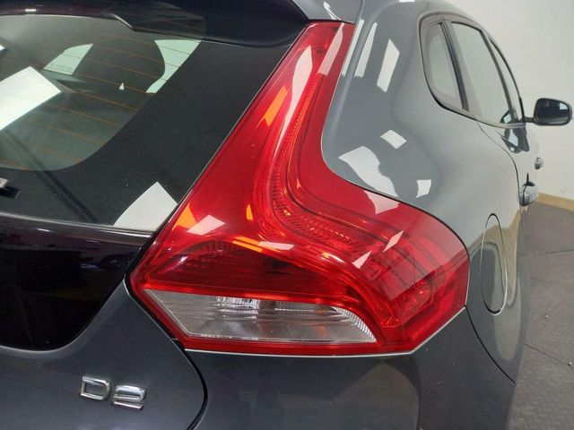 Volvo V40 2.0 D2 MOMENTUM GEARTRONIC AUT