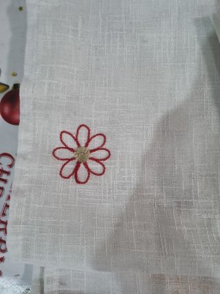 Cortina de cocina bordada con flores