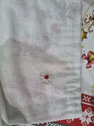 Cortina de cocina bordada con flores