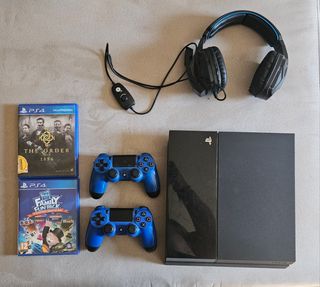 PS4 + 2 Mandos + 2 Juegos + Cascos