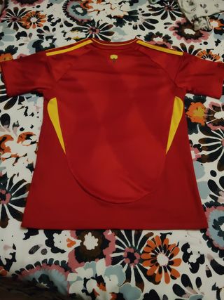 Equipación Adidas España talla 28 para 10 años. 