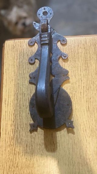 Llamador de puerta antiguo siglo XIX