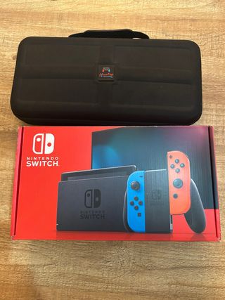 Nintendo Switch con caja y accesorios