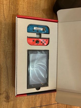 Nintendo Switch con caja y accesorios