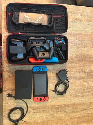 Nintendo Switch con caja y accesorios