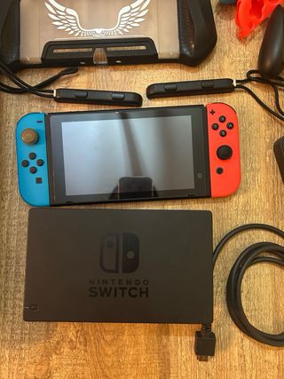 Nintendo Switch con caja y accesorios