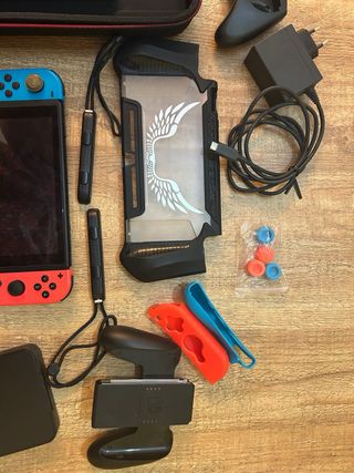 Nintendo Switch con caja y accesorios