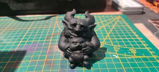 Busto troll con gatito