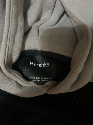 Felpa con cappuccio Bershka nera