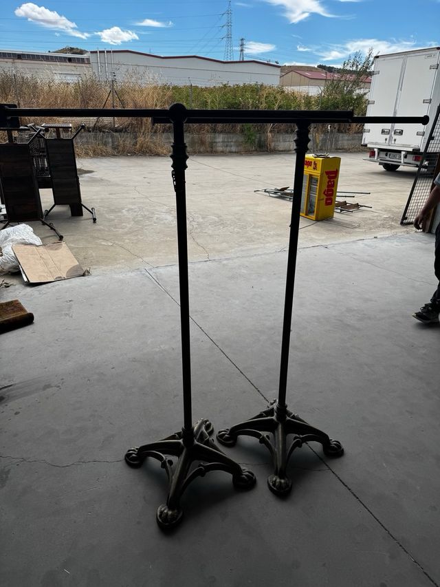 Perchero de tienda para ropa