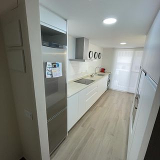 Cocina a medida blanca