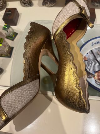 Zapatos Carolina Herrera Beige y Oro