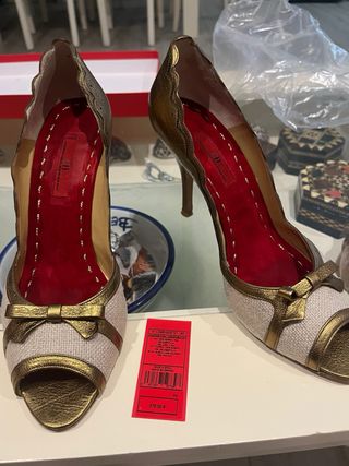 Zapatos Carolina Herrera Beige y Oro