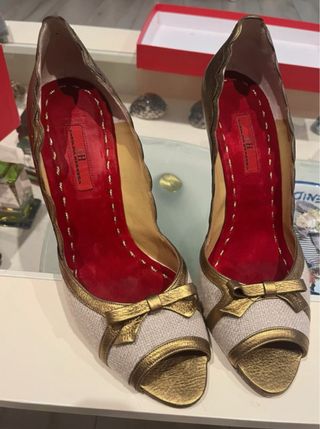 Zapatos Carolina Herrera Beige y Oro