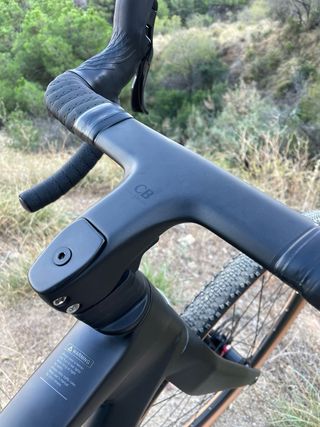 Bicicleta Gravel V3 PRO fibra de carbono.