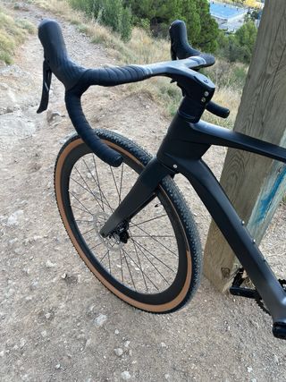 Bicicleta Gravel V3 PRO fibra de carbono.