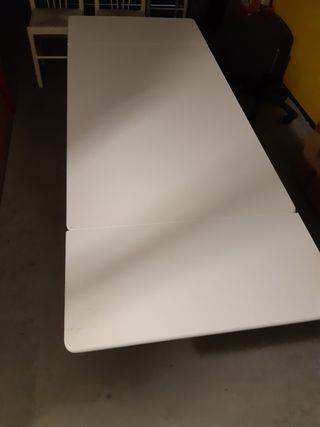 Mesa y tres sillas blanca nueva