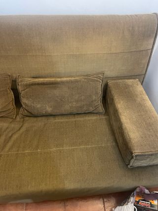 Sofá cama de color marrón