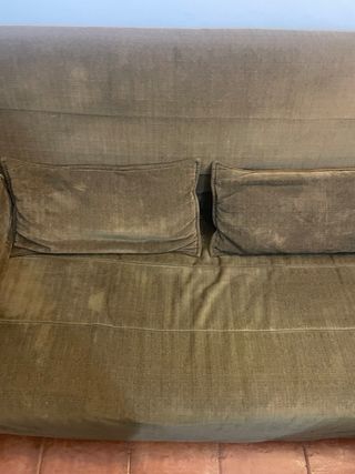 Sofá cama de color marrón