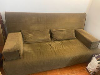 Sofá cama de color marrón