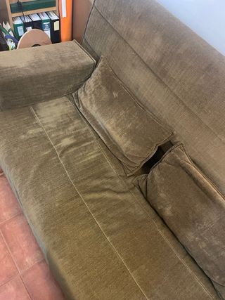 Sofá cama de color marrón