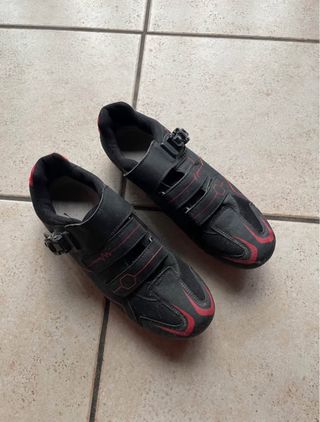 Scarpe MTB nere e rosse