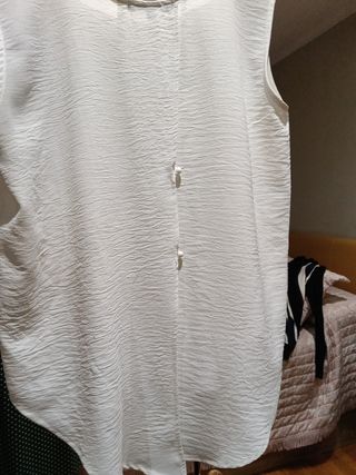 Blusa blanca sin mangas