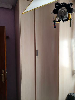 Mueble de habitación con cajones , armario y estan
