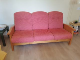 Sofá y 2 sillones de madera y tela