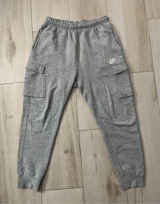 Pantalón chándal Nike gris cargo
