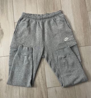 Pantalón chándal Nike gris cargo