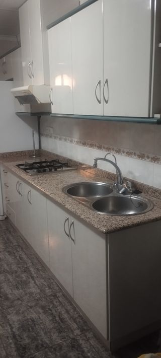 Muebles de cocina blancos de madera