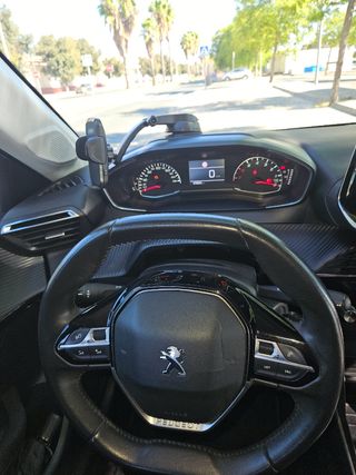 Peugeot 208 2021