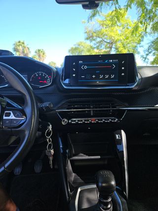 Peugeot 208 2021