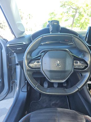 Peugeot 208 2021