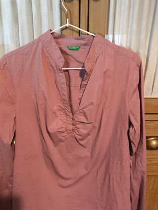 Dos Blusas de  United Colors of Benetton.