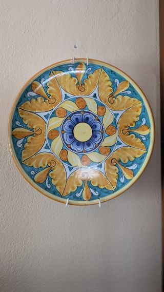 Piatto decorativo in ceramica siciliana
