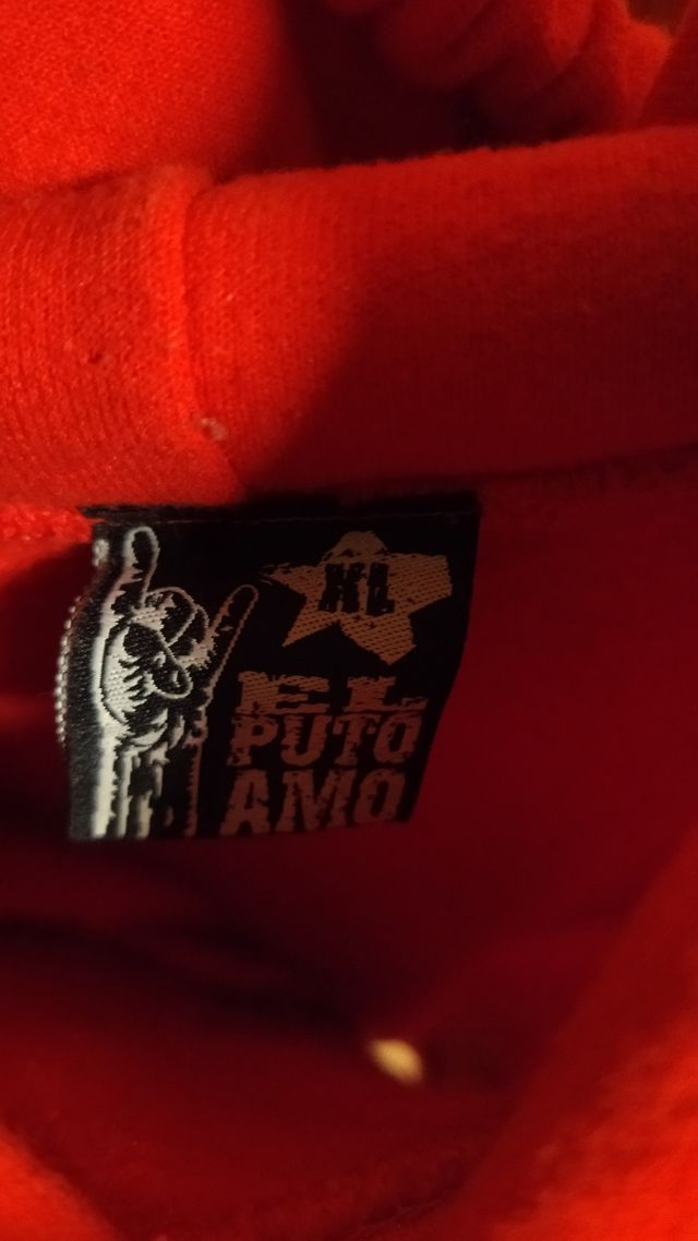 Sudadera con capucha roja