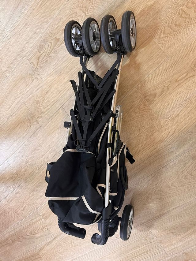 Sillita de bebé negra