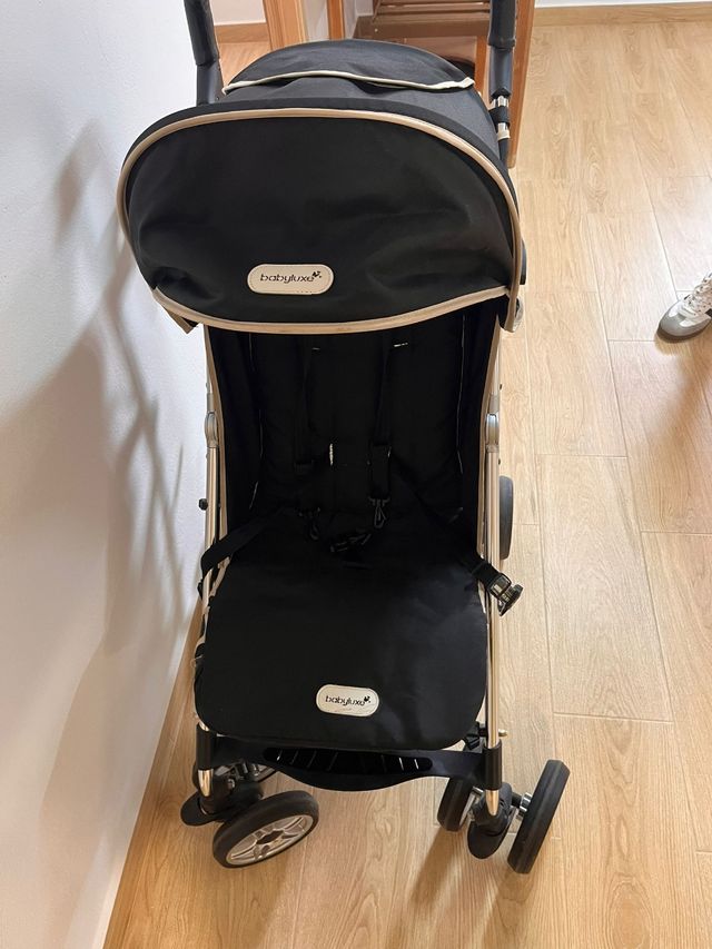 Sillita de bebé negra