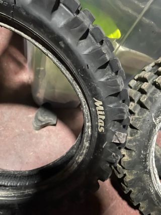 Cubierta de moto
80/100/12