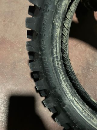 Cubierta de moto
80/100/12