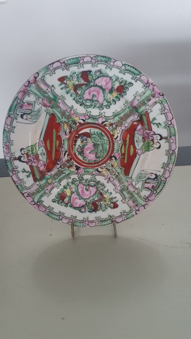 Plato de porcelana china decorado