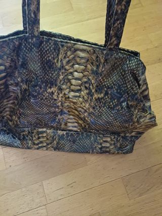 Bolso de viaje estampado piel de serpiente