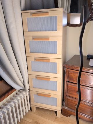 Cajonera de madera y plástico