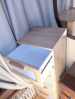 Cajonera de madera y plástico